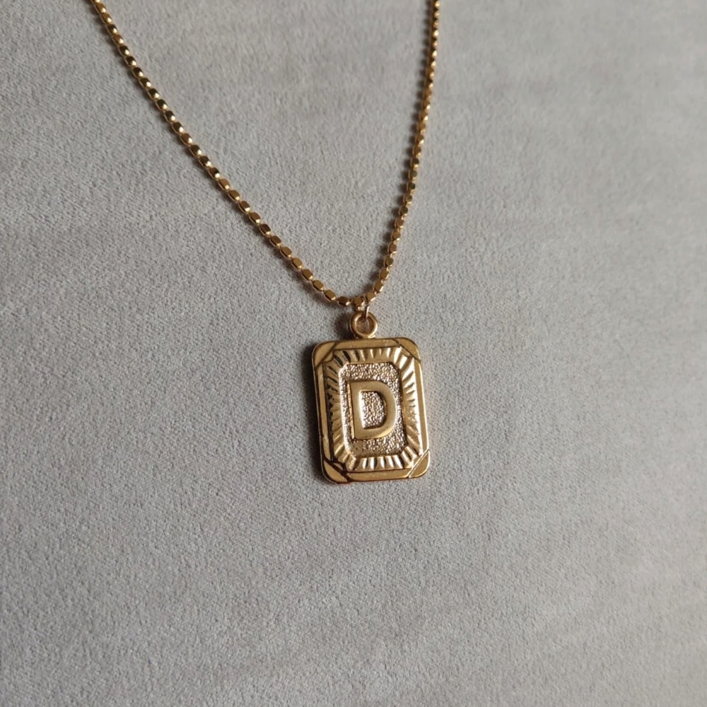 Women's "D" initial pendant necklace